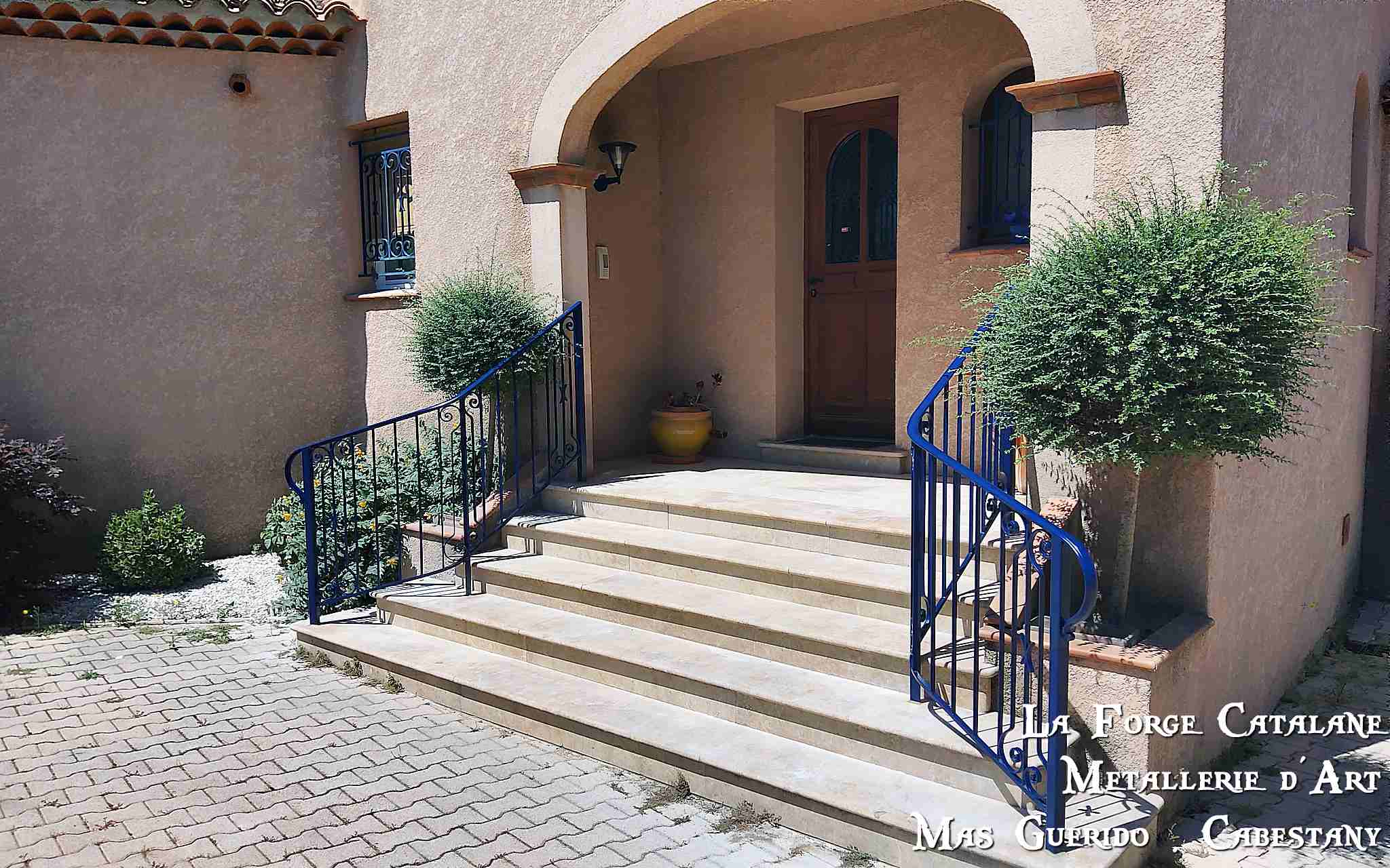 rampant ouvrage avec volutes  main courante moulure forge catalane.jpg